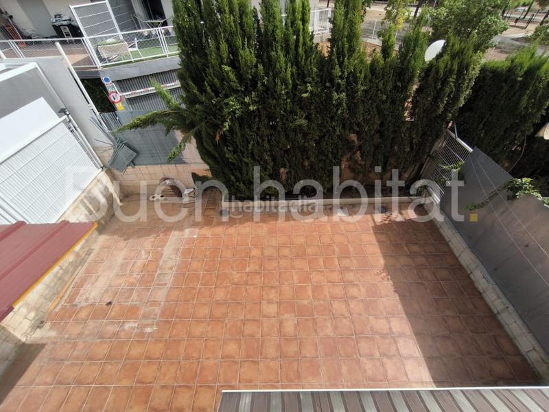 Foto 15bb5959-277a-405f-b091-f74a48610ddd. Casa adosada en calle d'ares del maestrat 9 casa familiar en venta en Paterna