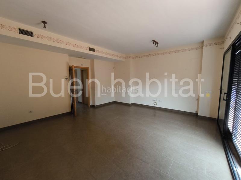 Foto 432d3b71-a9fd-43c9-92a3-66735ee26628. Casa adosada en calle d'ares del maestrat 9 casa familiar en venta en Paterna
