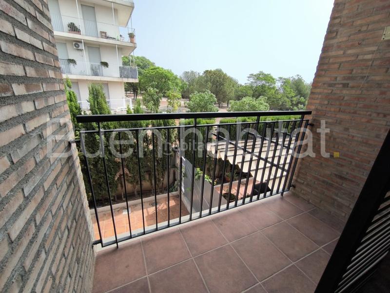 Foto 52d9d4a8-46a4-4bba-ad42-98931f750407. Casa adosada en calle d'ares del maestrat 9 casa familiar en venta en Paterna