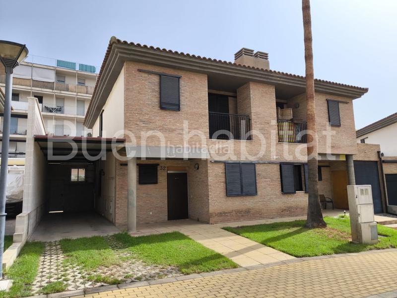 Foto 66f6d076-f4b8-4c3c-96e9-95053012c829. Casa adosada en calle d'ares del maestrat 9 casa familiar en venta en Paterna