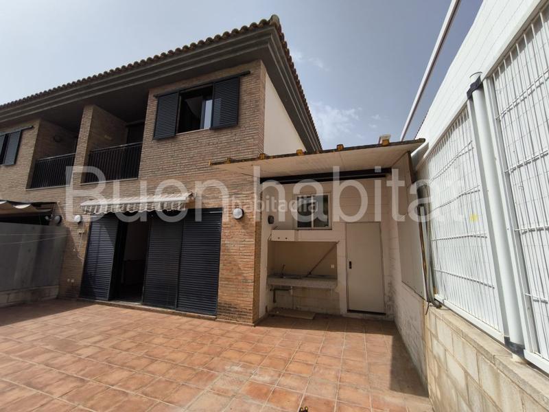 Foto df8ab621-bc9f-4b9f-a41e-78f66c03efcd. Casa adosada en calle d'ares del maestrat 9 casa familiar en venta en Paterna