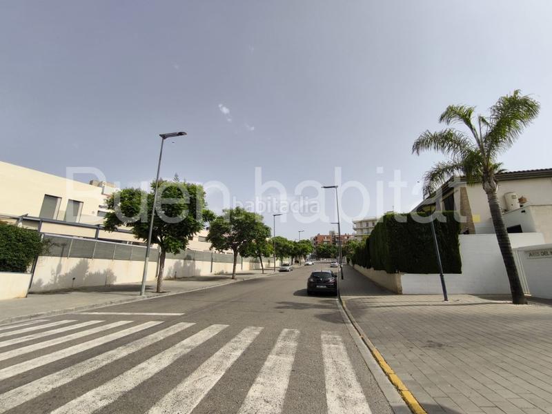 Foto fc81df49-554e-4a92-88d4-0f26e497c406. Casa adosada en calle d'ares del maestrat 9 casa familiar en venta en Paterna