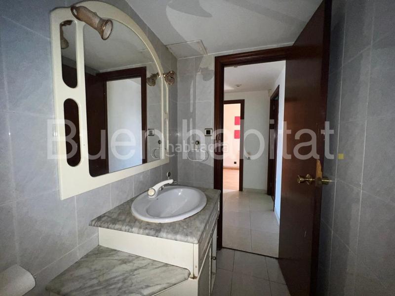 Foto abcbad21-bb68-4bad-bf45-30137f729c56. Flat in calle alcalde joan bertran 38 in Ponent Reus