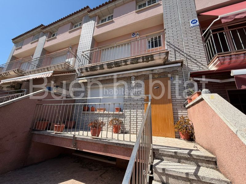 Foto 5f81ca09-fa6b-4d44-a52b-fc11f0c972c4. Casa adossada amb aparcament piscina a Calafell poble Calafell