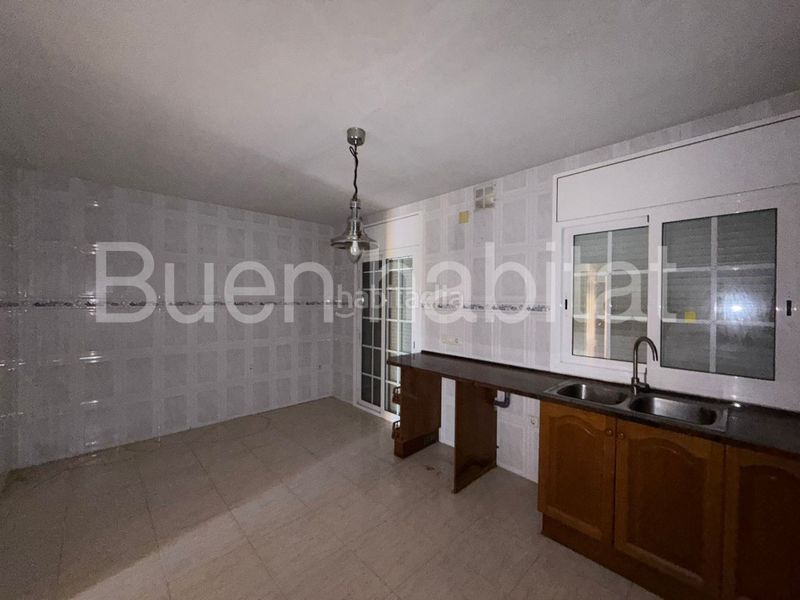 Foto bdcadbdb-1b78-4d26-93a6-91f3b81c0479. Casa adossada amb aparcament piscina a Calafell poble Calafell