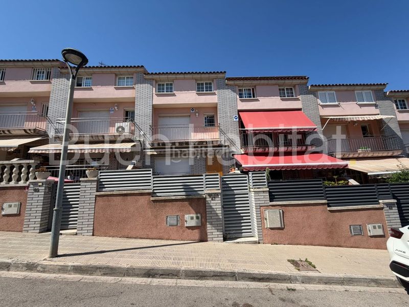 Foto c571ed42-7ef1-432f-9fe8-2a7596a2b3c7. Casa adossada amb aparcament piscina a Calafell poble Calafell