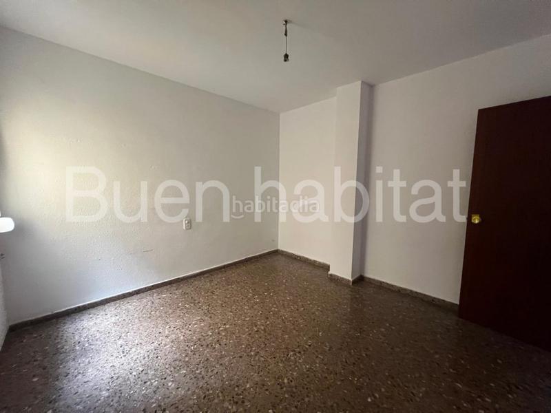 Foto 64023d07-04e2-41b1-967b-bff17de039db. Pis a calle industria 6 a Santa Bàrbara