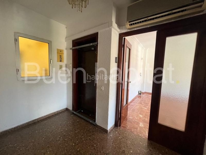 Foto cbb43d59-cace-4ebe-aae8-b9cfda938431. Pis a calle industria 6 a Santa Bàrbara