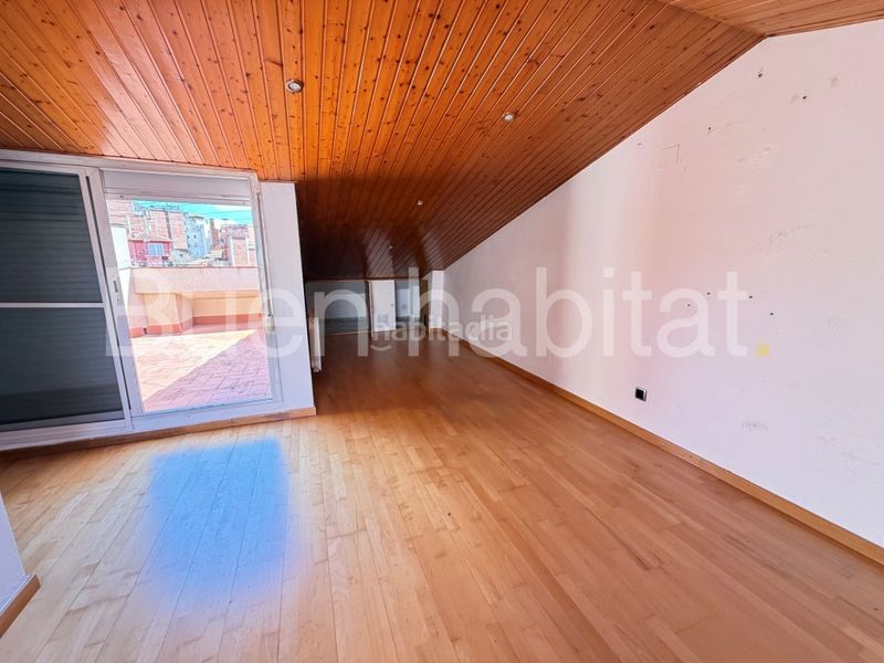 Foto e05d6698-bc42-44ca-b9ef-f18c4b401d68. Ático atico duplex en venta. rubi. en Ca n´Oriol Rubí