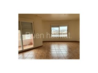 Flat  Calle ramon y cajal. Piso vpo muy luminoso de 3 habitaciones en ramón y cajal  106.00