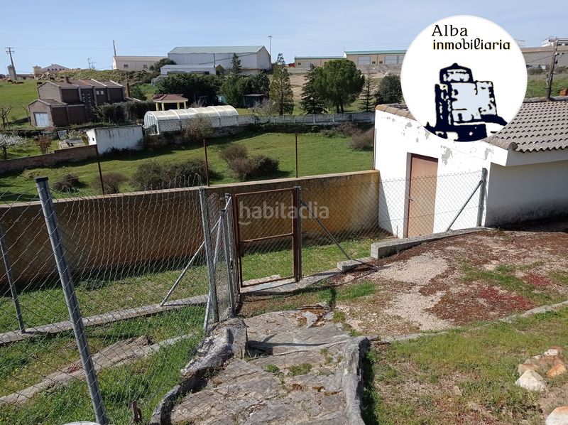 Foto cb0d0cac-2c20-41af-b1ce-ac820cdfe851. Chalet  independiente en Alba de Tormes