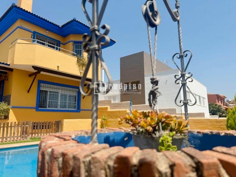 Foto bb1aa873-4767-4081-b9ef-8a3d478eb71c. Xalet amb aparcament piscina a Cotomar Rincón de la Victoria