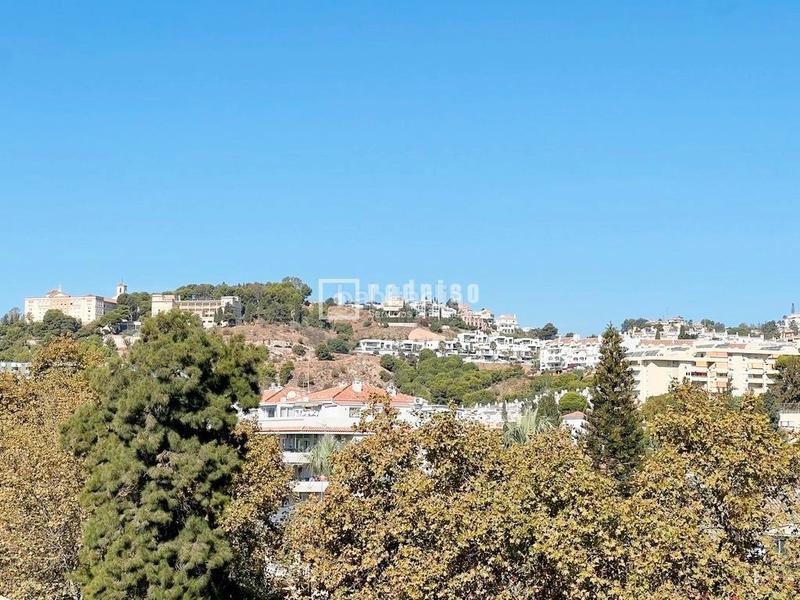 Foto 00f93bc7-2b2c-465b-84e0-f28824c87ba9. Appartamento con parcheggio in Pedregalejo - Morlaco Málaga