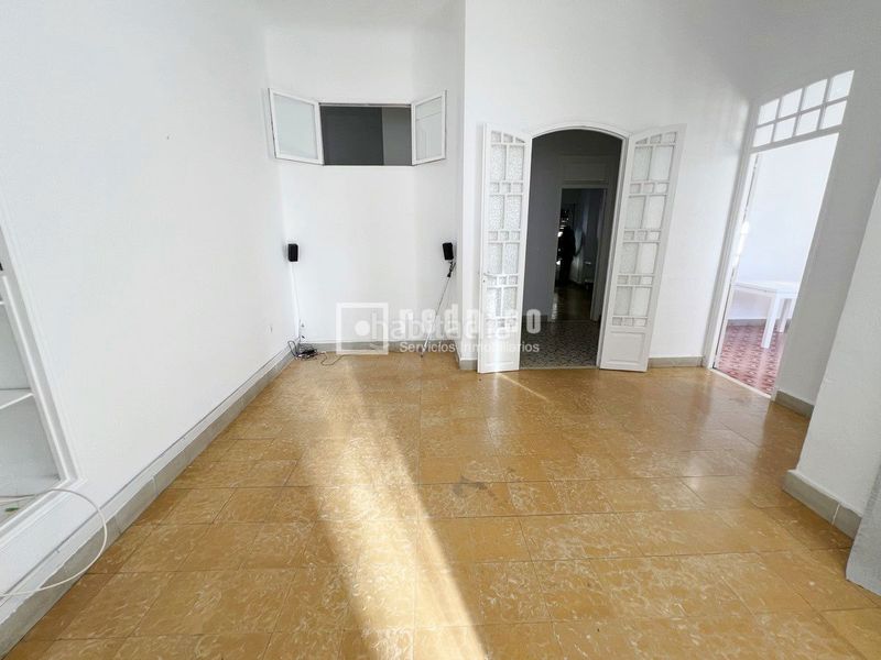 Foto 742ce478-1962-4c7d-bde5-8c78b6a1329b. Chalet  edificio en avda juan sebastian elcano, malaga en Málaga