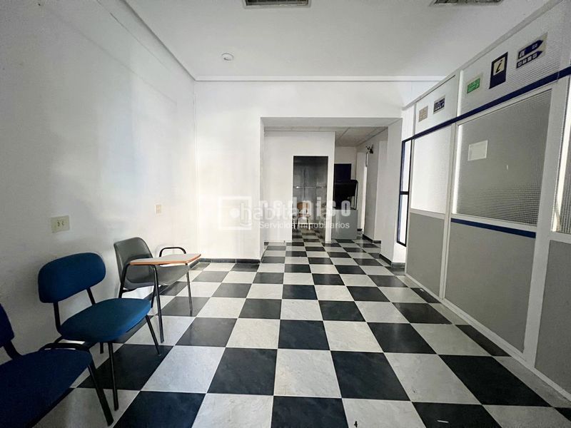 Foto 74358333-b6ca-4373-9723-ee5c21aff978. Chalet  edificio en avda juan sebastian elcano, malaga en Málaga