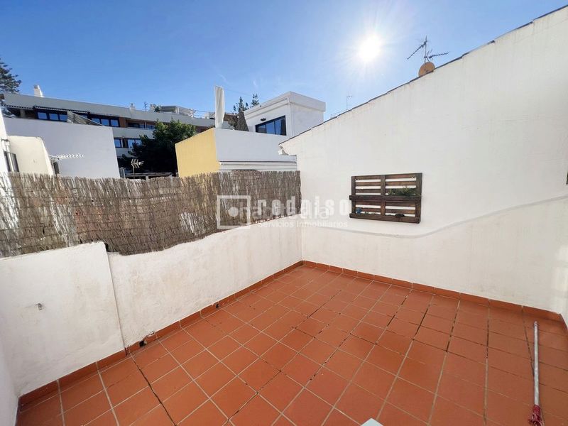Foto de84ec48-2c76-451f-9138-d70a8af69337. Chalet  edificio en avda juan sebastian elcano, malaga en Málaga