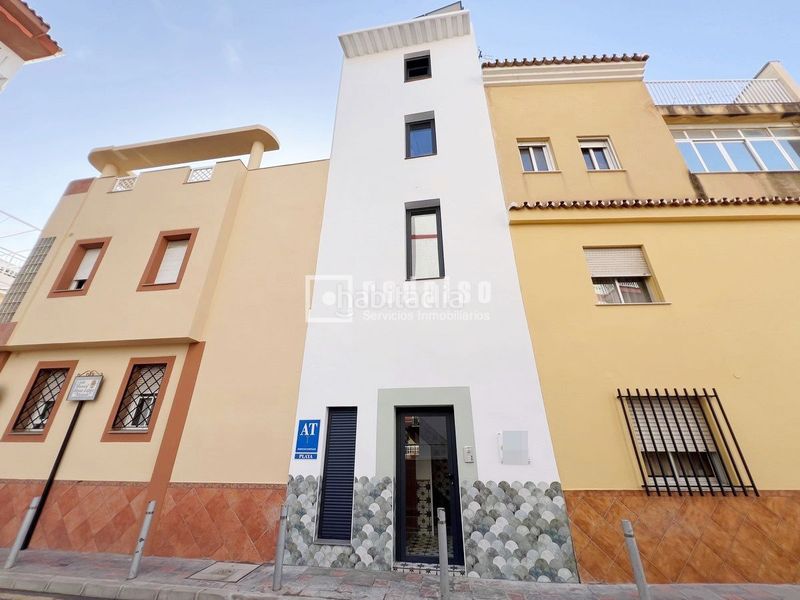 Foto a4d6a5e3-bcac-4a50-8ee6-10c79663543b. Edifici a La Cala del Moral Rincón de la Victoria