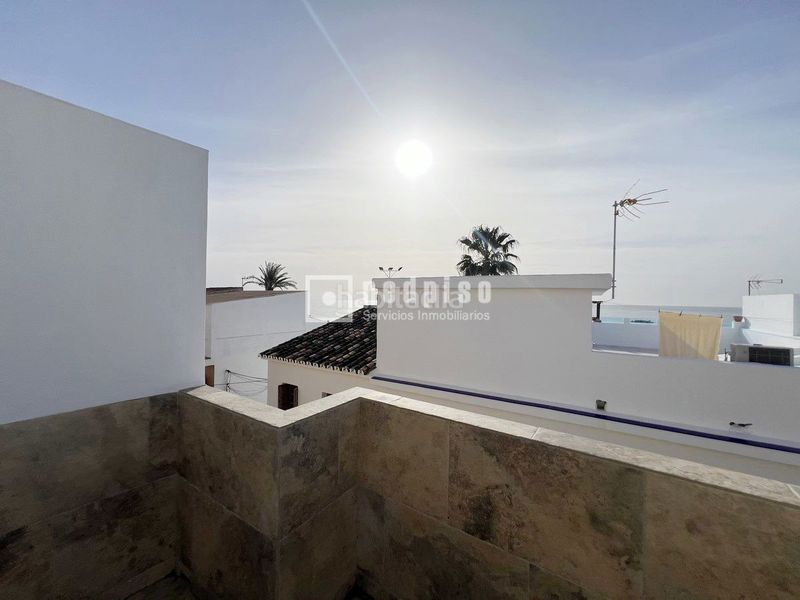 Foto a7c7d228-1b40-481e-9d10-329fa2188646. Edifici a La Cala del Moral Rincón de la Victoria