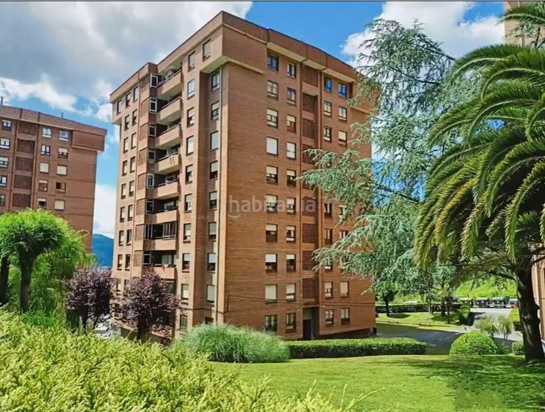 Foto b9c718e6-be18-4031-9f88-2aa0875ab91c. Autoparkplatz in Otxarkoaga Bilbao