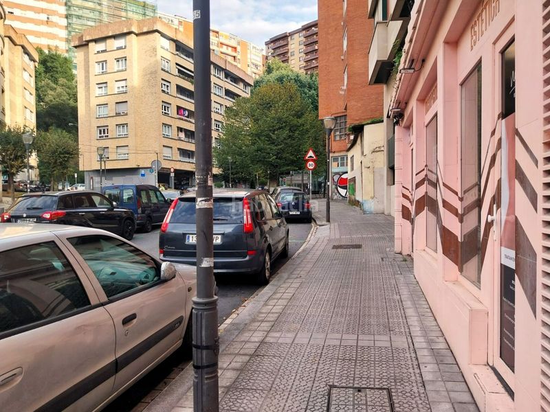 Foto a308e2e3-0f17-4ff8-a38f-0d34e2b72f4b. Local comercial a iturribide 73 a Iturralde Bilbao