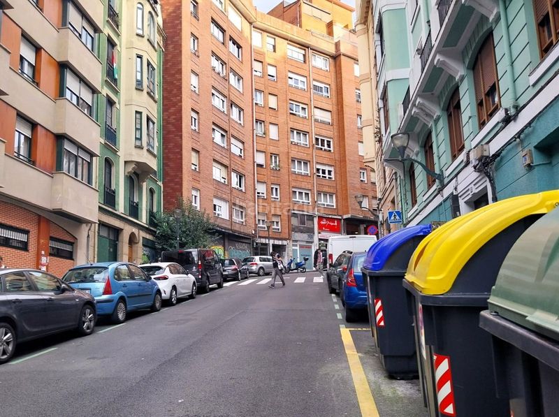 Foto b038bb5c-c3b7-429f-bbfb-93481cd0e7bc. Local comercial a iturribide 73 a Iturralde Bilbao