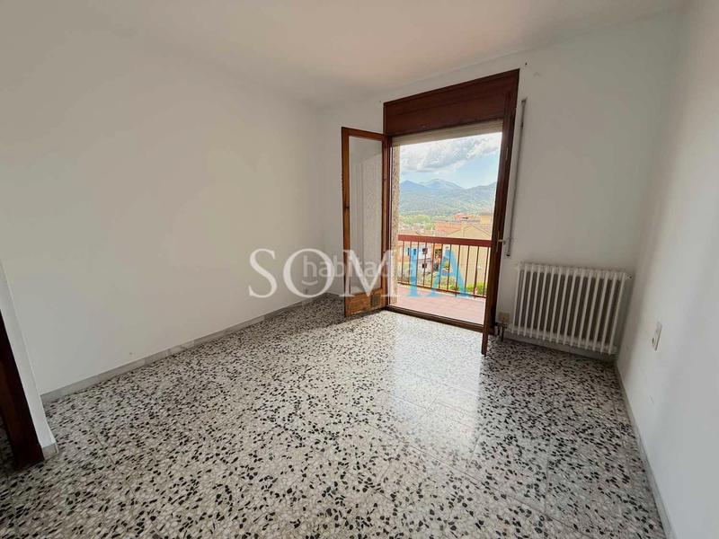 Foto bcccf84c-3b7d-4893-beec-f41b4e45e583. Casa adosada espacio y confort en Sant Celoni
