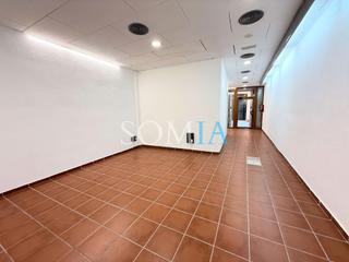 Location Local commercial  Carrer major. Céntrico y funcional