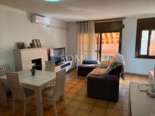 Casa in Santa Maria de Palautordera. Céntrica y funcional con tres plantas, patio y garage