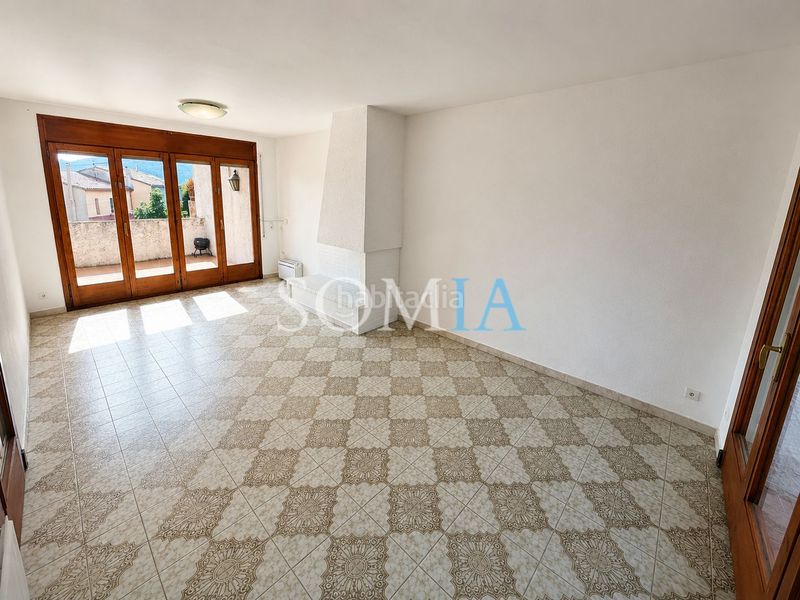 Foto 3110ec46-ccee-4a22-9a53-72205b4907f1. Casa adossada amb xemeneia calefacció aparcament a Sant Celoni