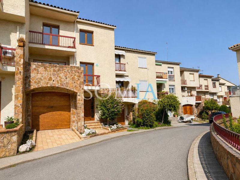 Foto cdd249da-845d-4efe-b241-aedb3f11fd25. Casa adossada amb xemeneia calefacció aparcament a Sant Celoni