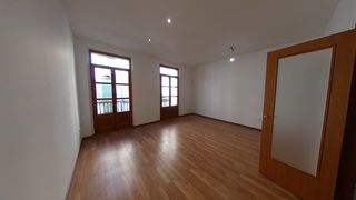 Etagenwohnung  Carrer de la unió 36. Gran piso reformado en el centro de la ciudad