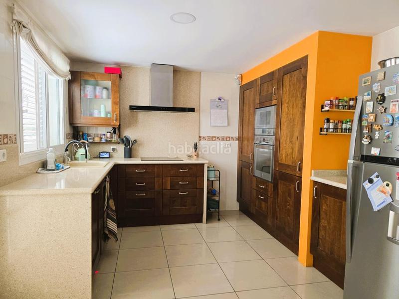 Foto 200fb0ac-da46-48b8-9eb1-198a70f3451b. Casa adossada amb calefacció aparcament a El Baladre Sagunt