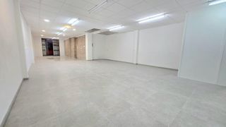 Rent Business premise  Calle de progrés. Fantástico local comercial de 123 m2 en plena zona comercial del