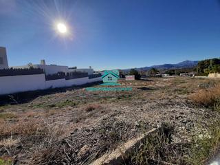 Terreny residencial  Calle valle dorado. Oportunidad única parcela comercial para supermercado en valle d