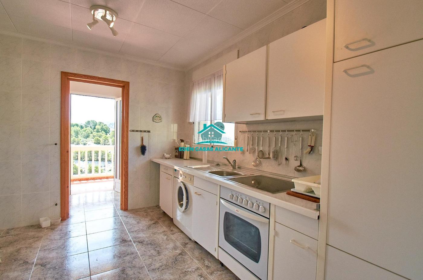 Gran vivienda de 2 plantas con 4 dormitorios 4 baos y vistas al Busot