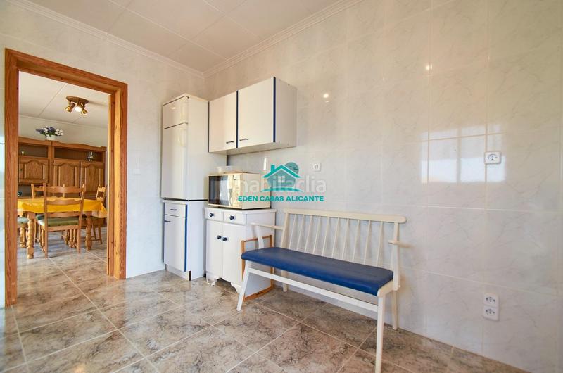 Foto 086fbf3b-4181-4503-9c8e-aa82174032dc. Chalet gran vivienda de 2 plantas con 4 dormitorios 4 baños y vistas al mar en Busot