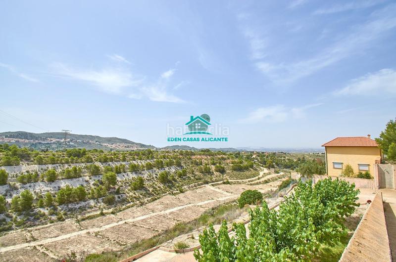Foto 0c695fe2-8f31-49bf-b15c-eb7c396b342c. Chalet gran vivienda de 2 plantas con 4 dormitorios 4 baños y vistas al mar en Busot