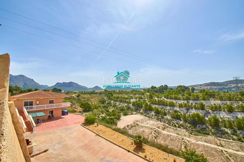 Foto 1bd796e5-20b1-475e-abce-3f6b0bd6fcba. Chalet gran vivienda de 2 plantas con 4 dormitorios 4 baños y vistas al mar en Busot