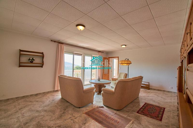 Foto 2141b6c7-bbd3-4c27-a932-28ed92e36729. Chalet gran vivienda de 2 plantas con 4 dormitorios 4 baños y vistas al mar en Busot