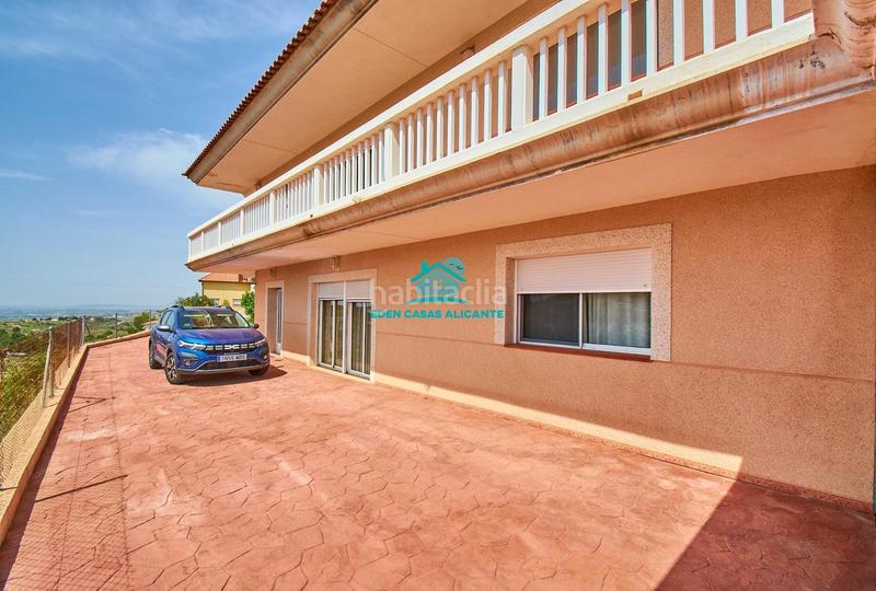 Foto 293756e8-d3c5-48cf-b1c3-1c24fcdd286d. Chalet gran vivienda de 2 plantas con 4 dormitorios 4 baños y vistas al mar en Busot