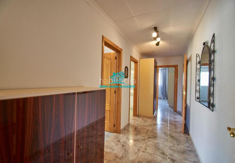 Foto 477bec96-9bf8-4a9d-9d35-131dad5cb37e. Chalet gran vivienda de 2 plantas con 4 dormitorios 4 baños y vistas al mar en Busot