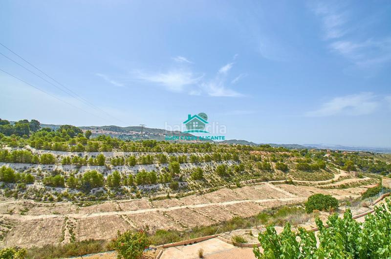 Foto 4d152394-cdbb-4451-a297-8f8f0fc16f2b. Chalet gran vivienda de 2 plantas con 4 dormitorios 4 baños y vistas al mar en Busot