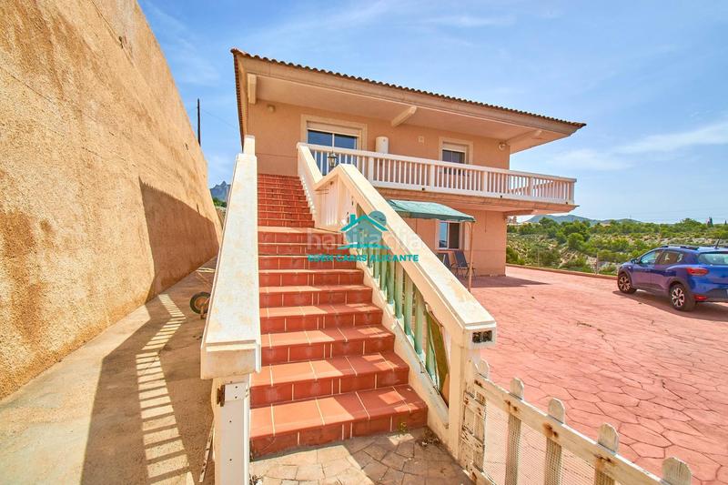 Foto 50a27edc-6f10-4d64-a641-a83b092e96bc. Chalet gran vivienda de 2 plantas con 4 dormitorios 4 baños y vistas al mar en Busot