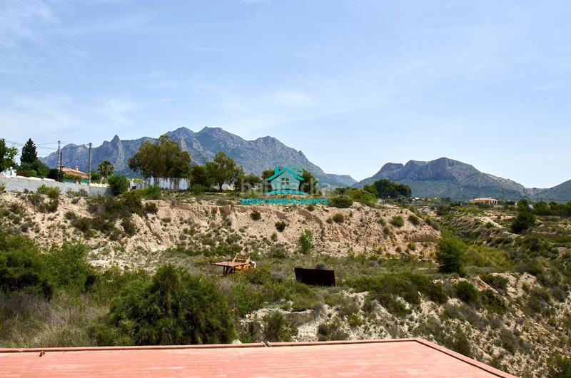 Foto 5a31bdda-ac16-43ab-b07e-f6833b5e1190. Chalet gran vivienda de 2 plantas con 4 dormitorios 4 baños y vistas al mar en Busot
