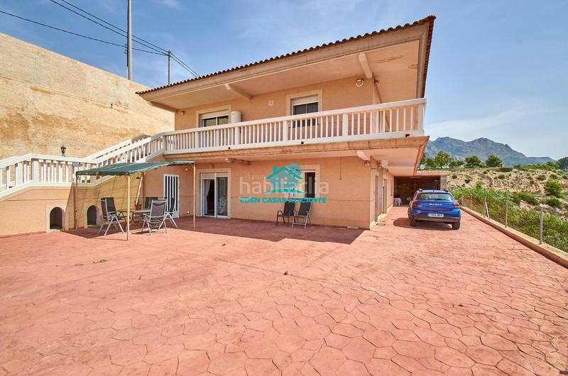 Foto 5bf06000-ba4c-49f9-a78c-0463a92ae6b9. Chalet gran vivienda de 2 plantas con 4 dormitorios 4 baños y vistas al mar en Busot
