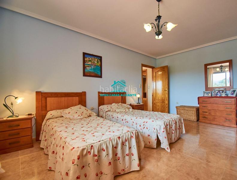 Foto 683dc60c-4a59-4812-aeff-e200116b7d8d. Chalet gran vivienda de 2 plantas con 4 dormitorios 4 baños y vistas al mar en Busot