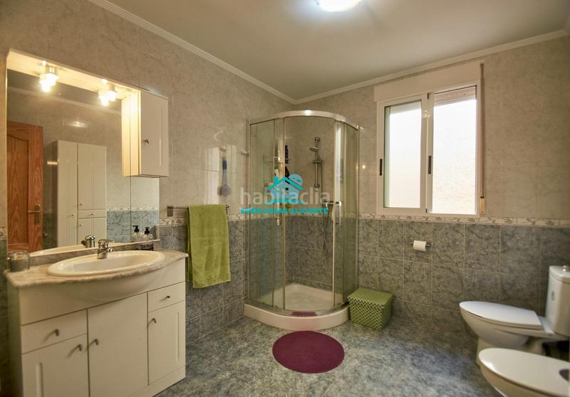 Foto 6fe818f5-5d7d-4c8b-b928-224f2d91b8bd. Chalet gran vivienda de 2 plantas con 4 dormitorios 4 baños y vistas al mar en Busot