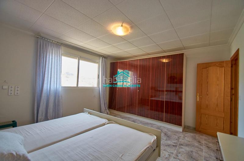 Foto 7bb823bf-36b4-4496-9d02-a69f2c3f932a. Chalet gran vivienda de 2 plantas con 4 dormitorios 4 baños y vistas al mar en Busot