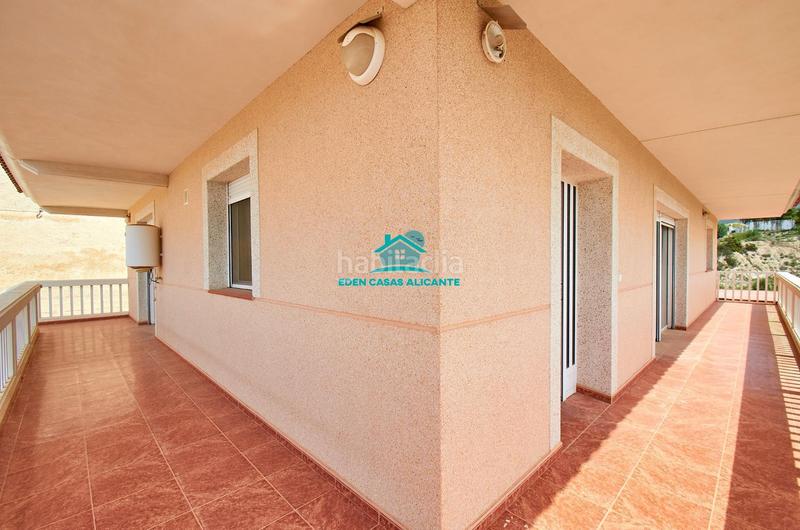 Foto 7c3184cb-3b38-4ad2-8c74-59355d18578f. Chalet gran vivienda de 2 plantas con 4 dormitorios 4 baños y vistas al mar en Busot