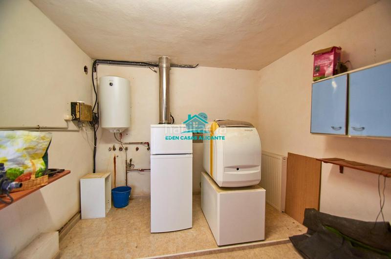 Foto a265acf7-4cb0-4484-9ac3-70e82c18f586. Chalet gran vivienda de 2 plantas con 4 dormitorios 4 baños y vistas al mar en Busot